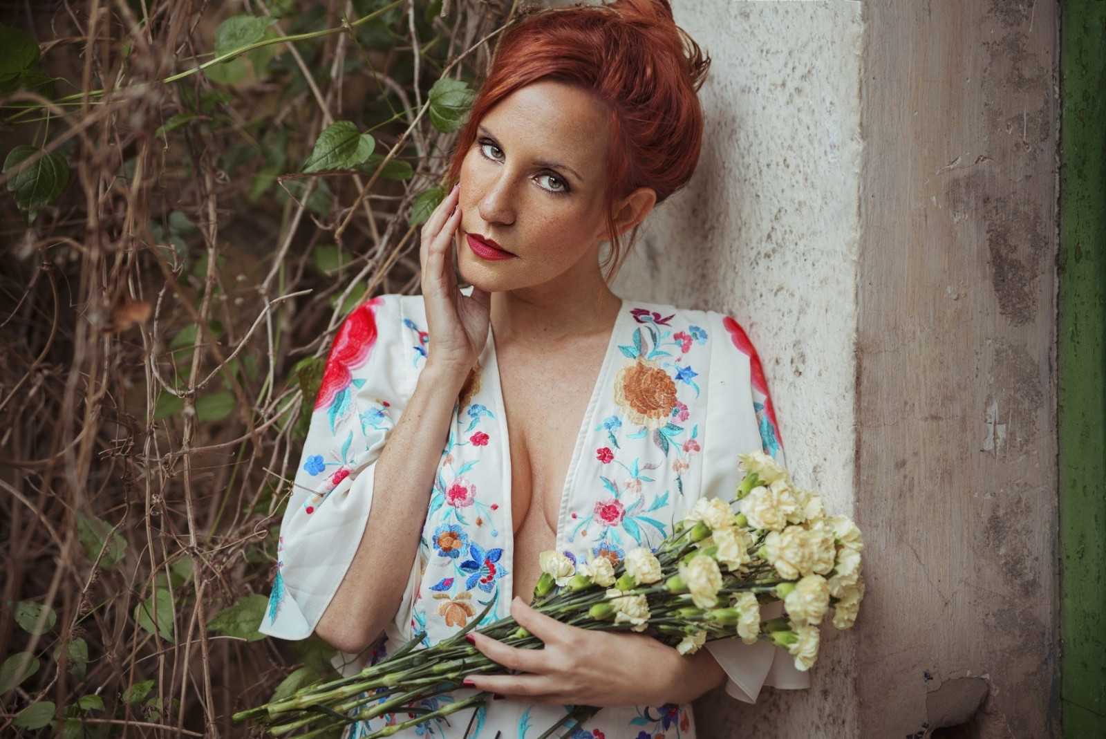 ženy, ryšavý, model, portrét, květiny, dlouhé vlasy, fotografování, šaty, zelená, móda, vlasy, jaro, Osoba, oblečení, barva, květ, dívka, krása, sezóna, žena, dáma, blond, účes, portrétní fotografie, focení