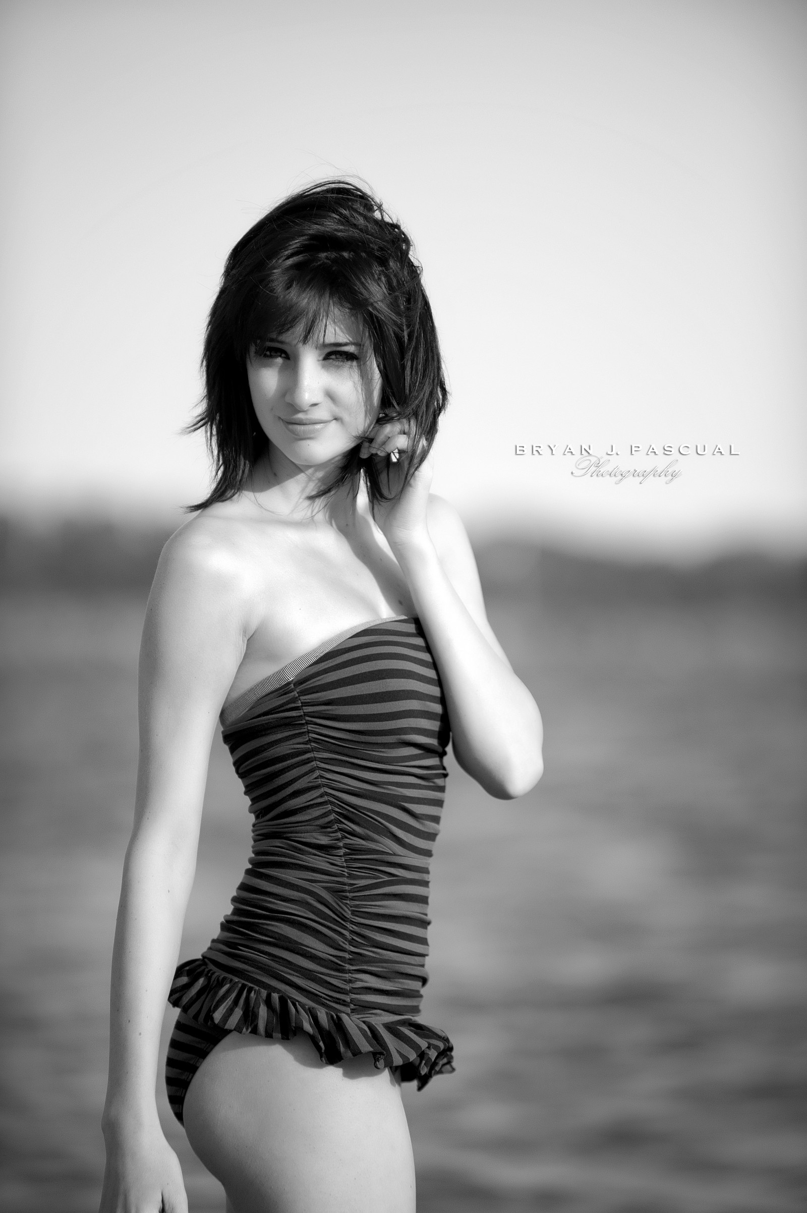 bianca, nero, monocromo, modello, ritratto, capelli lunghi, seduta, fotografia, vestito, capelli neri, moda, Persona, Susan Coffey, capi di abbigliamento, top model, ragazza, bellezza, donna, mano, signora, fotografia, Immagine, bianco e nero, fotografia in bianco e nero, posizioni umani, fotografia di ritratto, servizio fotografico, capelli castani, arte modello