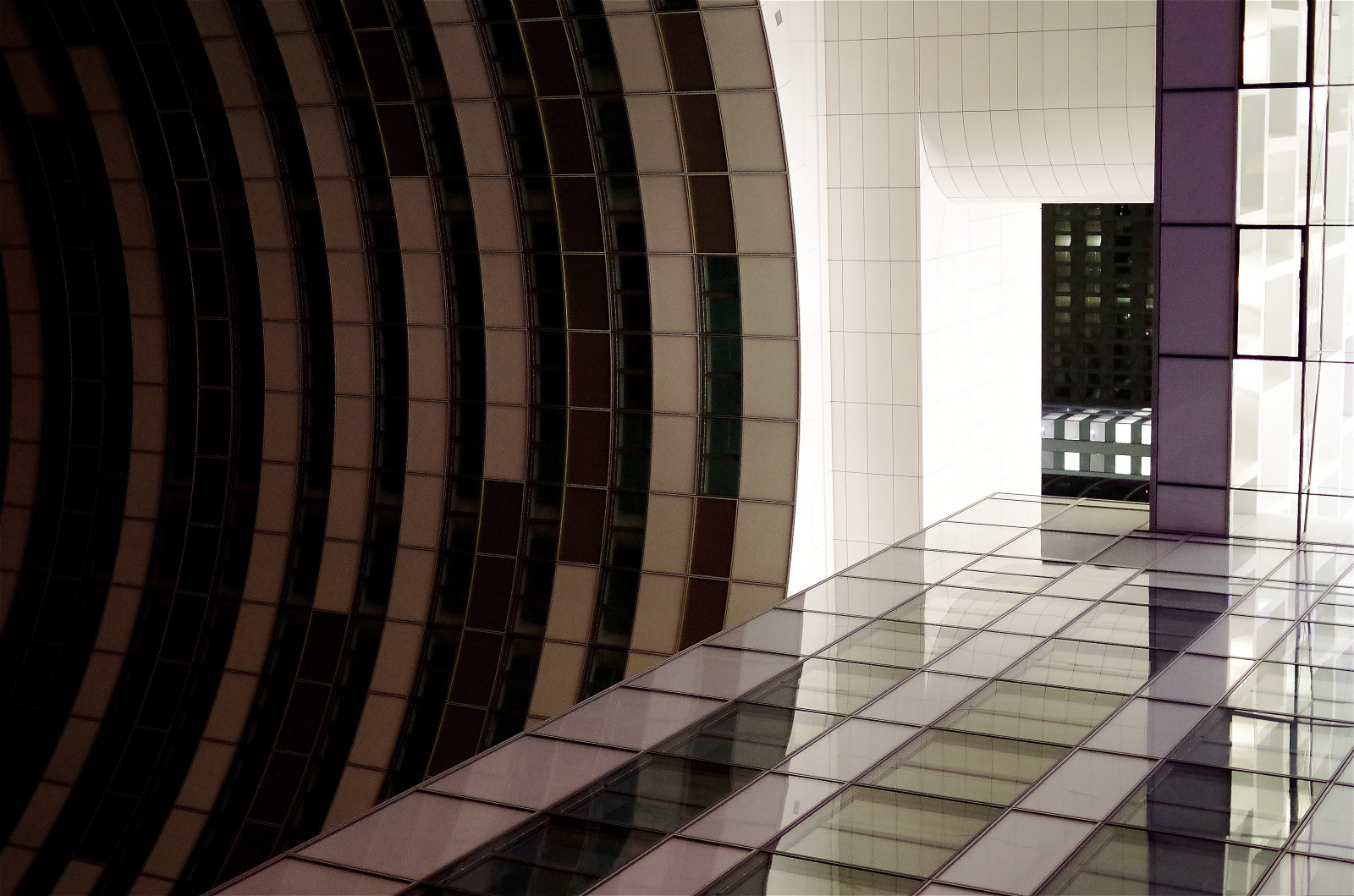 hvid, vindue, by, nat, arkitektur, abstrakt, by-, bygning, væg, træ, symmetri, glas, mønster, geometri, linjer, Indretning, flise, struktur, detaljer, vinkel, lys, vinduer, lobby, design, etage, linje, grafisk, facade, gulve, dagslys, La Défense