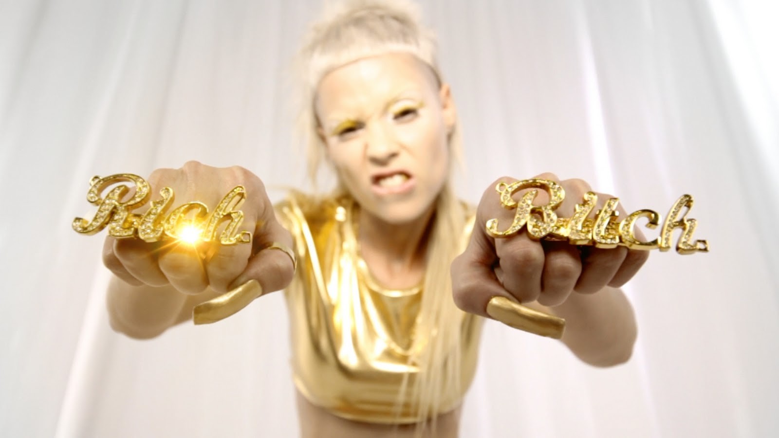 kjole, gul, Legetøj, Die Antwoord, Yolandi Visser, forår, hoved, hånd, finger, blond, figur, øre