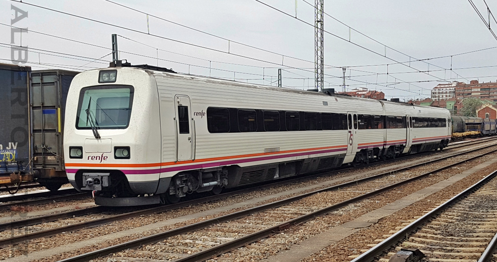 vozidlo, vlak, železnice, vlakové nádraží, Madrid, doprava, lokomotiva, TRD, rychlá přeprava, vlaky, kolejnice, stanice, Císařský, tren, de, cAF, dráha, 75, motorová nafta, md, Valladolid, Metropolitní oblast, obytný prostor, druh dopravy, veřejná doprava, železniční doprava, kolejová vozidla, osobní automobil, železniční vůz, vysokorychlostní železniční, elektrické napájení, estacion, regionální, Ferrocarril, ffcc, běžím, Trenes, ferro, elektrická lokomotiva, AUTOMOTOR, Aniversario