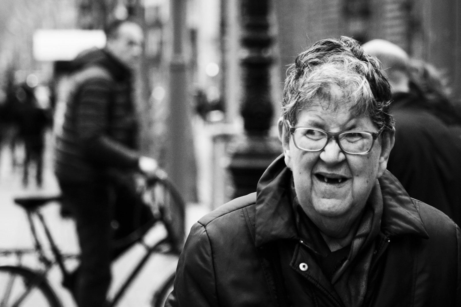 Barcelona, portrét, lidé, Černý a bílý, žena, černobílý, Černá bílá, Španělsko, ženy, dof, Na výšku, upřímný, streetphotography, cizinec, retratos, espana, člověk, portrétování, lidé, Španělsko, Raval, orginal, portr tt, svartvitt, fr mling, m nniskor, streetstories, sk rpedjup, gatufoto, Gatufotografering, portraitsfromthestreet, annalarsson, Gatuportr tt, vitastunder, portr ttfr ngatan, Streetportratist