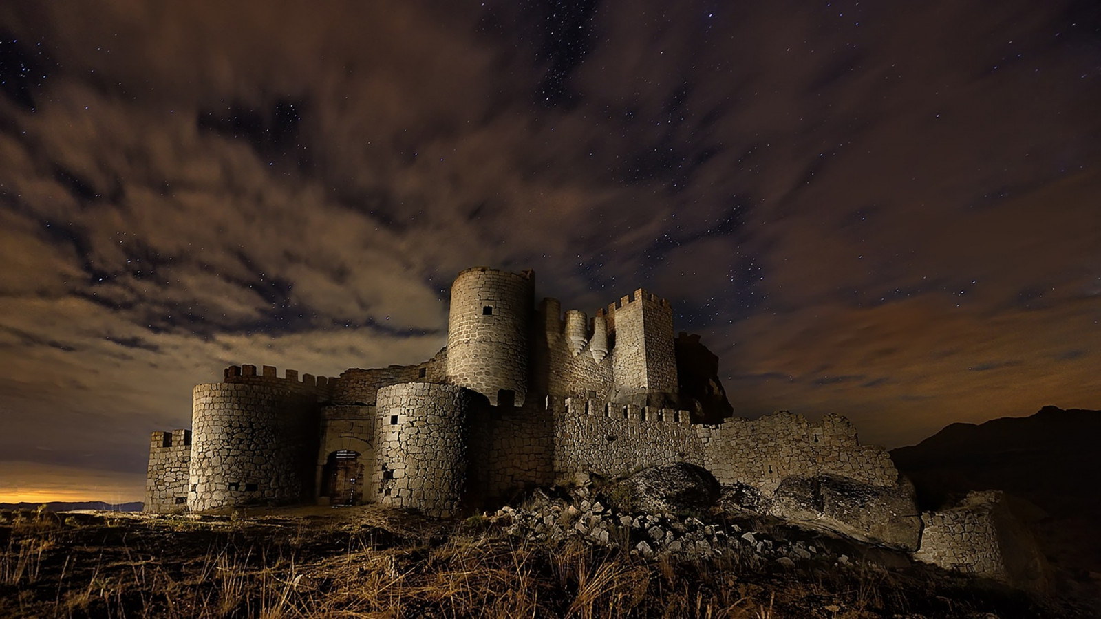 stromy, krajina, noc, architektura, starověký, Skála, Příroda, zřícenina, nebe, kameny, rostliny, dlouhé expozice, hvězdy, mraky, večer, hrad, věž, soumrak, zřícenina, mrak, tma, 1920x1080 px, dávná historie