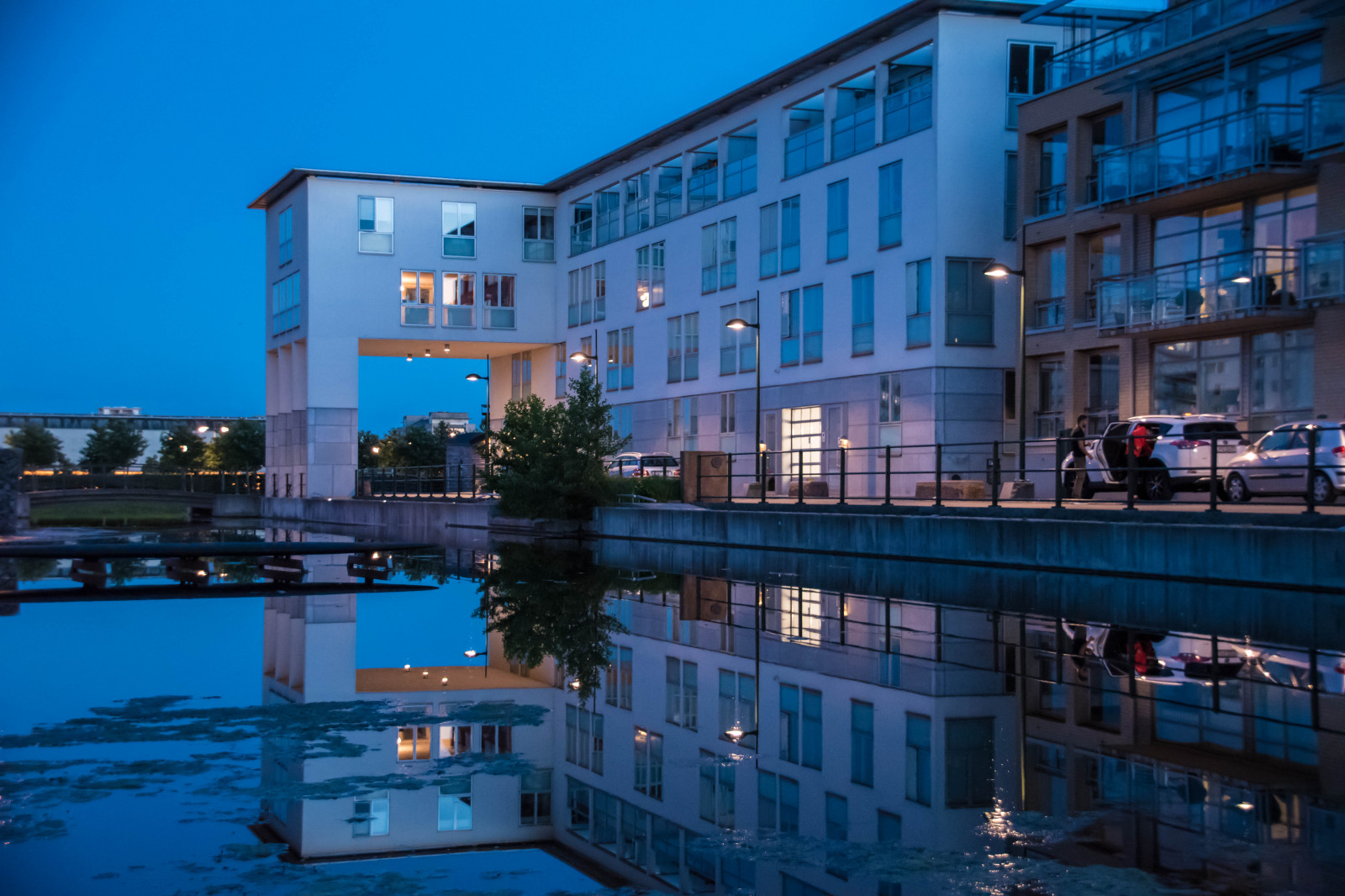 paesaggio urbano, notte, architettura, acqua, riflessione, cielo, grattacielo, sera, estate, Svezia, bacino, crepuscolo, Sverige, Marina, centro, all'aperto, sk nel n, SE, Turning Torso, spegling, v strahamnen, skymmning, Malmo, appartamento, condominio, punto di riferimento, facciata, area urbana, corso d'acqua, palazzone