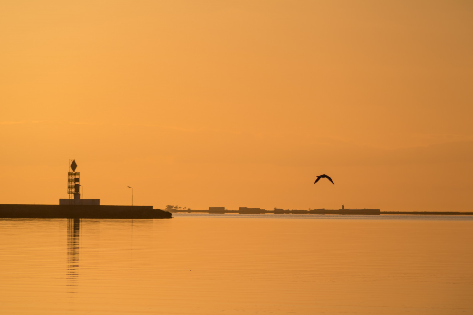 západ slunce, moře, záliv, voda, odraz, nebe, svítání, uklidnit, večer, ráno, pobřeží, slunce, horizont, soumrak, Klid, klid, svítání, oceán, spegling, nebe, solnedg ng, vatten, hav, h llviken, exif modelu canoneos760d, geocountry, Kamera aby kánon, geocity, Model fotoaparátu canoneos760d, geostate, geolocation, EXIF čočka efs18200mmf3556is, exif focallength 200mm, exif aby kánon, EXIF isospeed 100, EXIF otvor 10, atmosférický jev