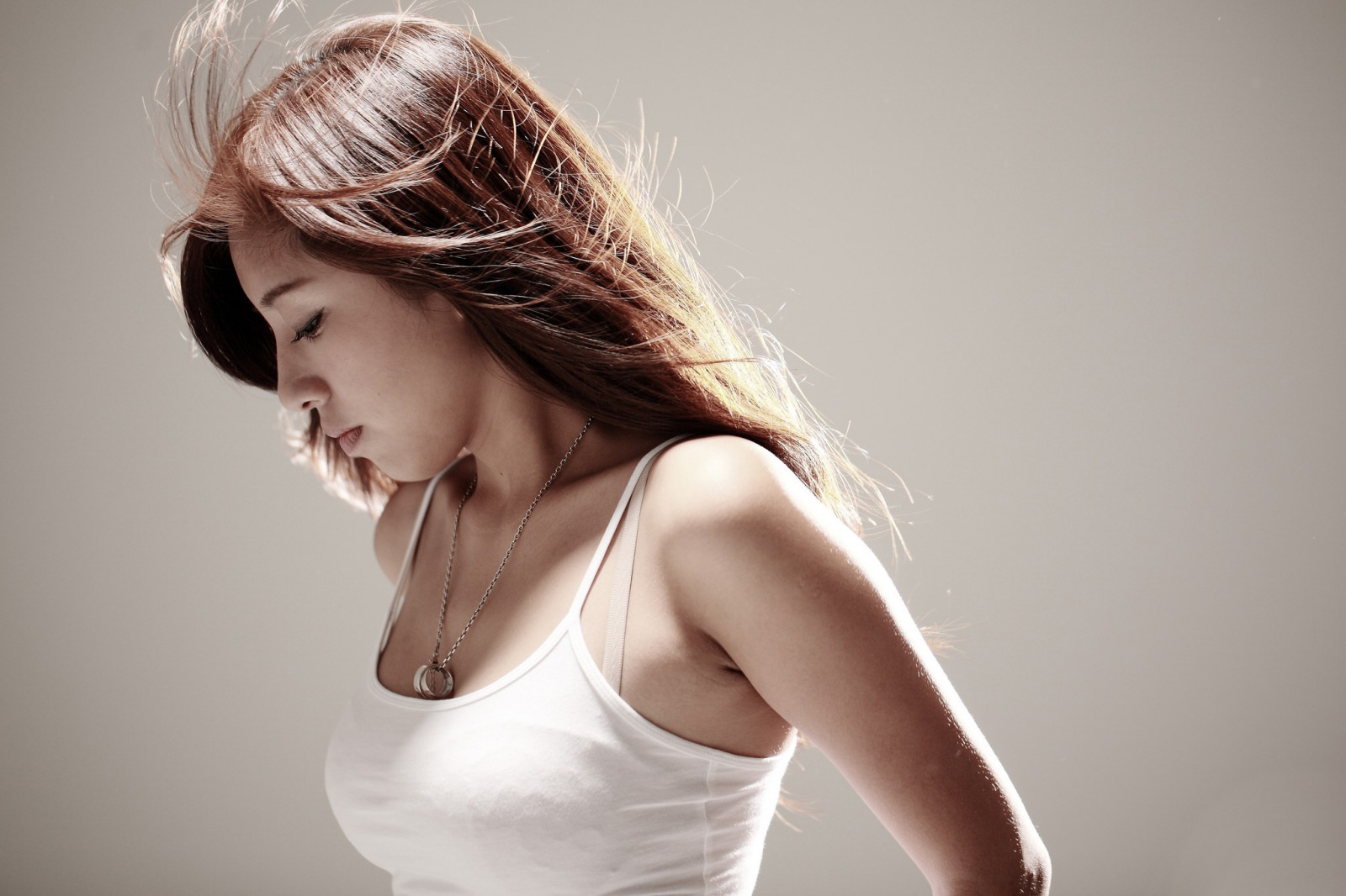 ใบหน้า, สีขาว, ผู้หญิง, โมเดล, แนวตั้ง, พื้นหลังที่เรียบง่าย, ผมยาว, สีน้ำตาล, การถ่ายภาพ, ข้อมูลส่วนตัว, สร้อยคอ, แต่งตัว, ท็อปส์ซูสีขาว, ผม, ชุดแต่งงาน, เสื้อผ้า, ความงาม, ตา, ผู้หญิง, เจ้าสาว, ความรู้สึก, คอ, สีบลอนด์, แขน, ผ้าคลุมหน้า, ทรงผม, การถ่ายภาพบุคคล, การถ่ายภาพ, ผมสีน้ำตาล, เครื่องประดับแฟชั่น, อวัยวะ, เสื้อผ้าเจ้าสาว, ยกทรง