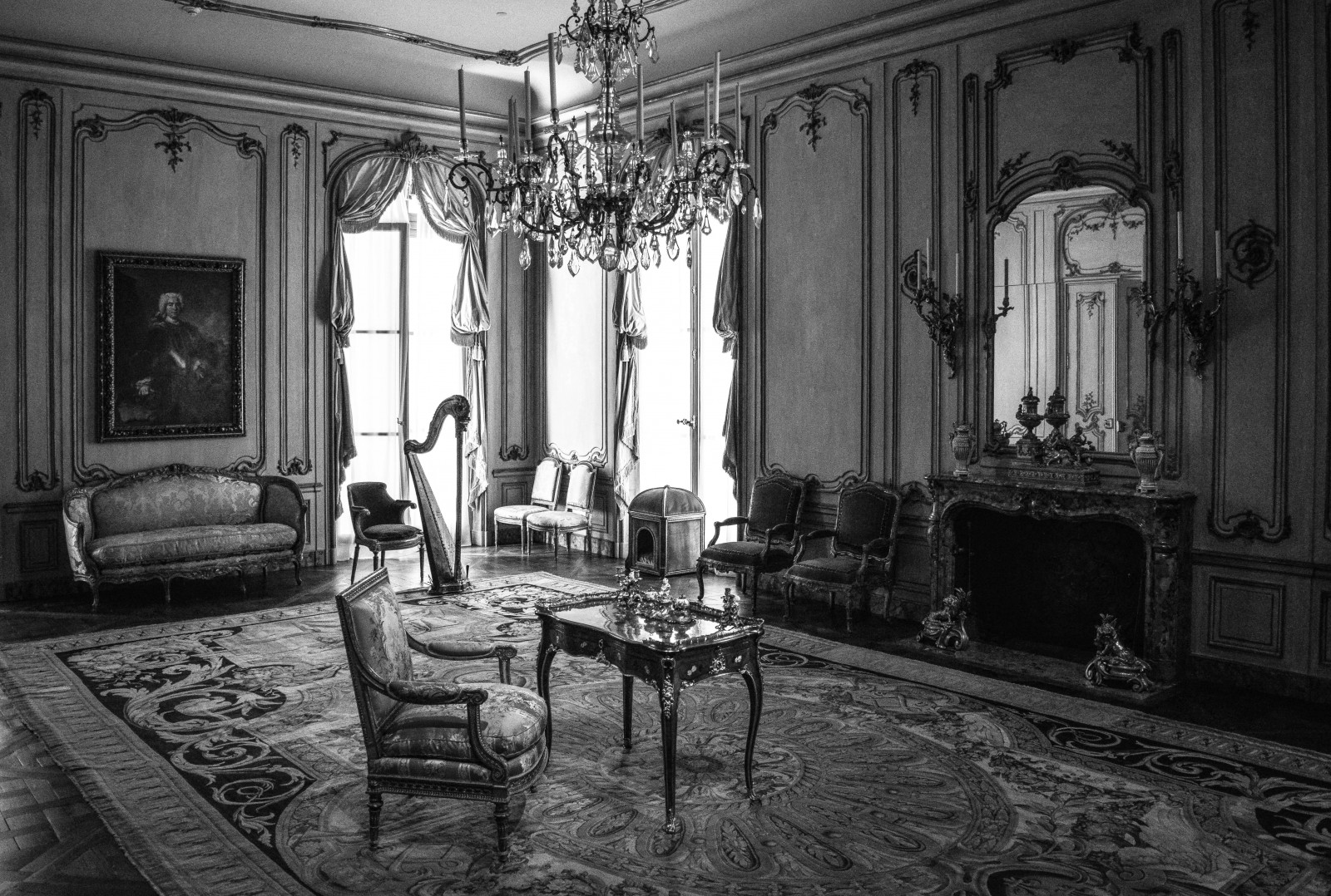 sort og hvid, monokrom fotografering, værelse, byområde, arkitektur, Indretning, struktur, fotografering, vindue, hjem, hus, kolonne, møbel, monokrom, turistattraktion, ejendom, bygning, stue, stol, stock photography