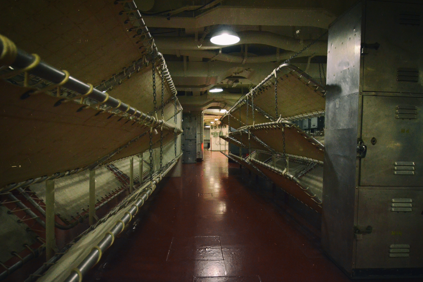 svět, starý, cestovat, spací, 2, Spojené státy americké, dějiny, film, dívej se, analogový, nás, válka, průmyslový, Napájení, 10, antický, válečný, jižní, nízký, země, druhé světové války, prohlížení památek, válečné loďstvo, turista, historický, retro, kůň, jižní, zpracovává se, Carolina, Yorktown, destinace, proces, komplex, ll, čtvrtě, USS, životopis, příjemný, vzhled, palandy, narukoval