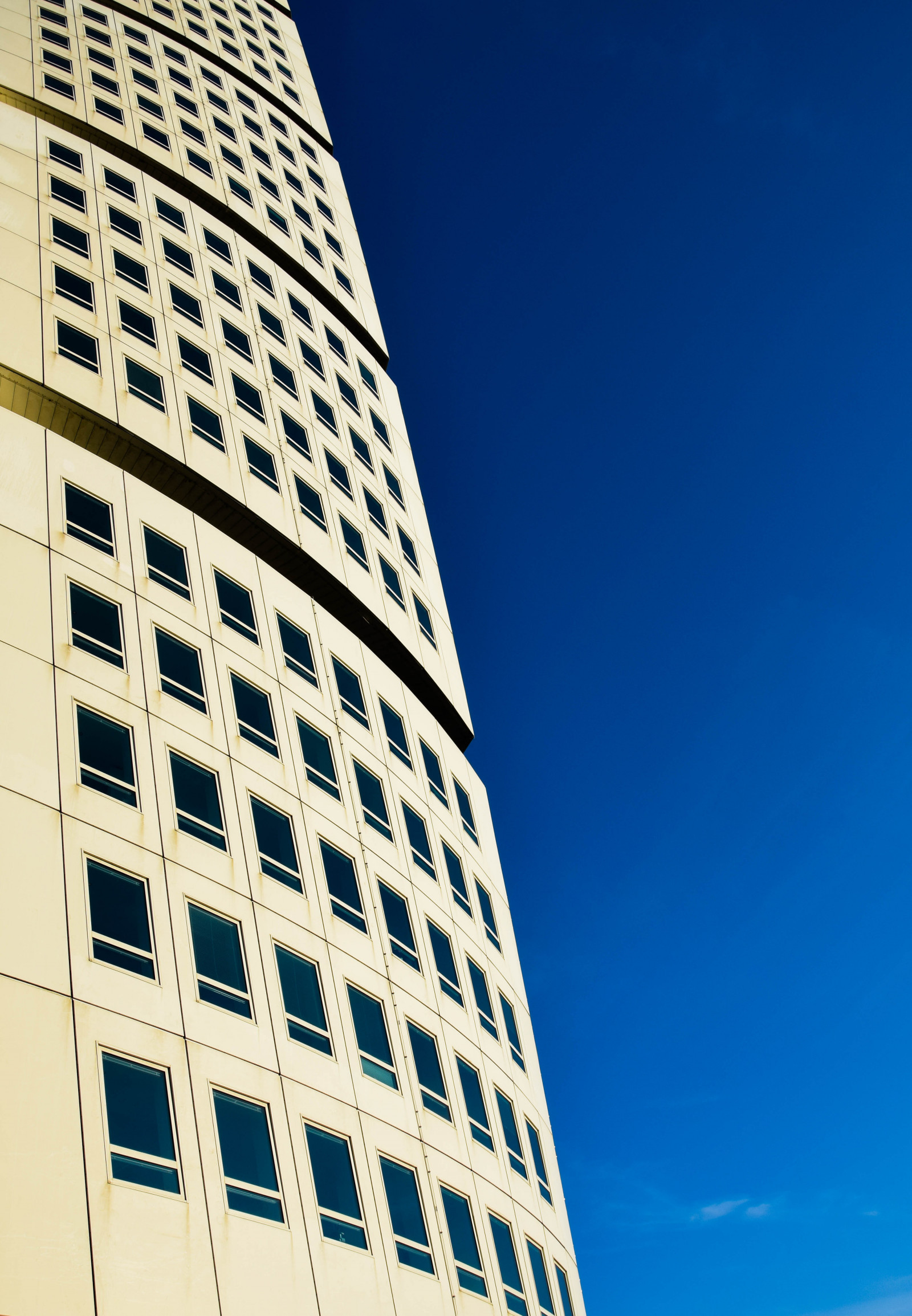 město, architektura, voda, budova, nebe, mraky, mrakodrap, modrý, věž, Švédsko, metropole, světlo, centrum, Turning Torso, sk ne, Malmo, bl nebe, tvar, čára, kondominium, mezník, fasáda, Metropolitní oblast, panelový dům