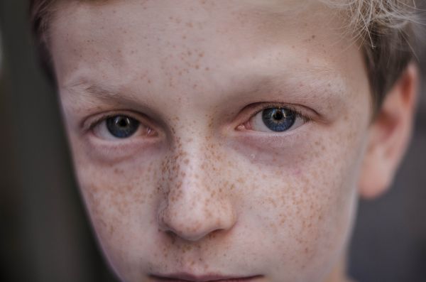 portrait,eyes,lumiere,yeux,freckles,regard