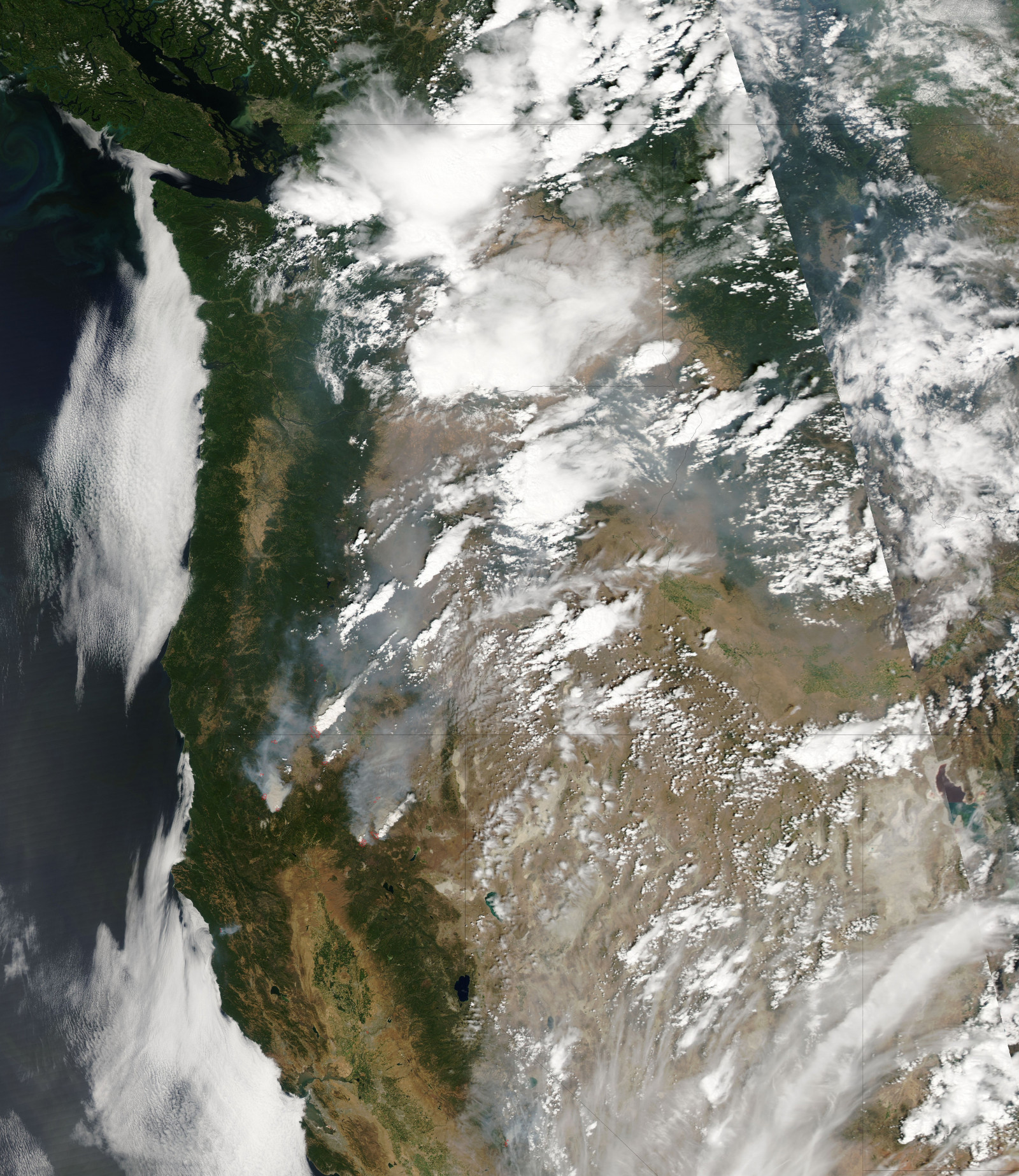 cascata, acqua, NASA, riflessione, nuvole, Terra, ghiaccio, fiume, California, Oregon, ruscello, Lo stato di Washington, Montana, Nevada, immagini satellitari, Idaho, Operativo Terra Imager, Earth Observatory, Terreno, tempo metereologico, onda, Rapido, corpo d'acqua, fenomeno geologico, catena montuosa, sport estremo, giochi d'acqua