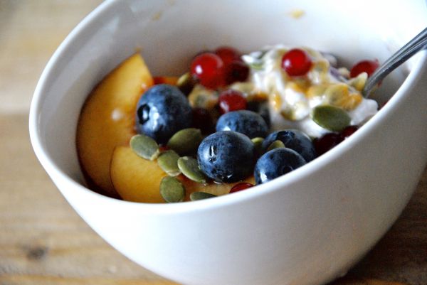 food,breakfast,fruit,Peach,berries,blueberries