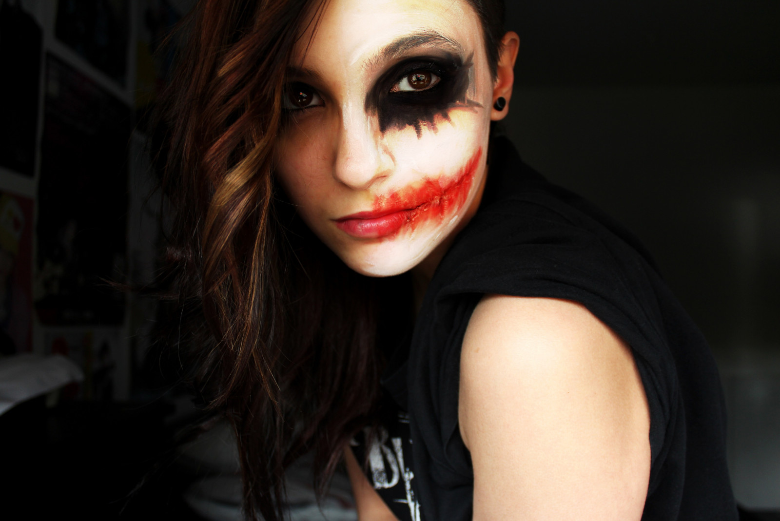 tvář, ženy, model, portrét, brýle, Červené, makeup, Žolík, móda, vlasy, oblečení, hlava, dívka, krása, usměj se, oko, dáma, kostým, účes, focení, hnědé vlasy, mimika, fiktivní postava, orgán