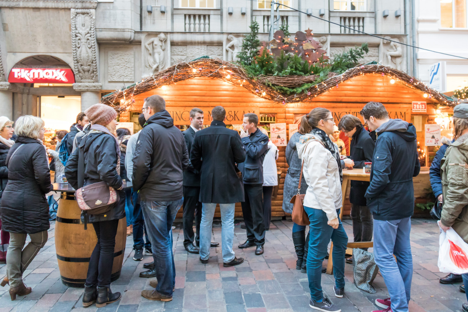 město, ulice, vozidlo, Cestovní ruch, Německo, Vánoce, doprava, pěší, trh, Vánoce, vánoční trh, července, Německo, deutschland, Rostock, julmarknad, exif modelu canoneos760d, geocountry, Kamera aby kánon, geocity, Model fotoaparátu canoneos760d, geostate, geolocation, EXIF čočka efs18200mmf3556is, exif aby kánon, exif isospeed 1600, exif focallength 18mm, EXIF otvor 35, weinachtsmarkt, dav, prodejce, bazar, lidské osídlení, veřejná doprava, veřejný prostor