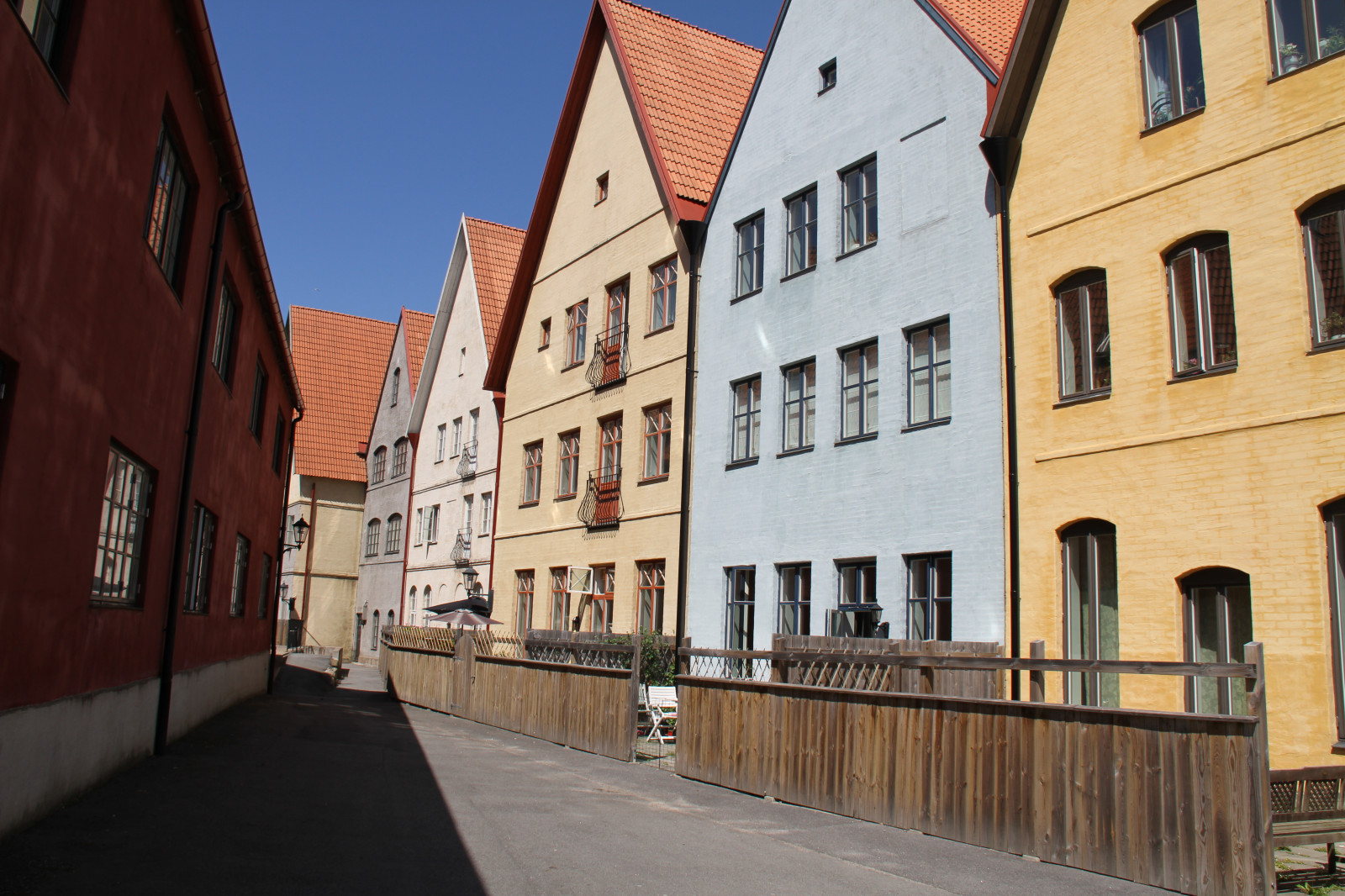 città, strada, architettura, costruzione, strada, casa, villaggio, cittadina, infrastruttura, centro, vicolo, Jakriborg, facciata, corsia, area urbana, corso d'acqua, insediamento umano, Quartiere, Zona residenziale