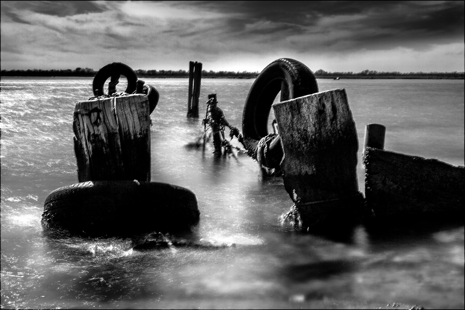 Černá, černobílý, moře, ulice, architektura, voda, odraz, fotografování, porty, longexposure, nd, tělesné, vlna, fotografie, tma, quai, mer, ville, urbain, litovat, obraz, noiretblanc, eau, nb, abandonn, PAYSAGES, poselongue, Černý a bílý, monochromatické fotografování, NetB, Bateaux, Pontons