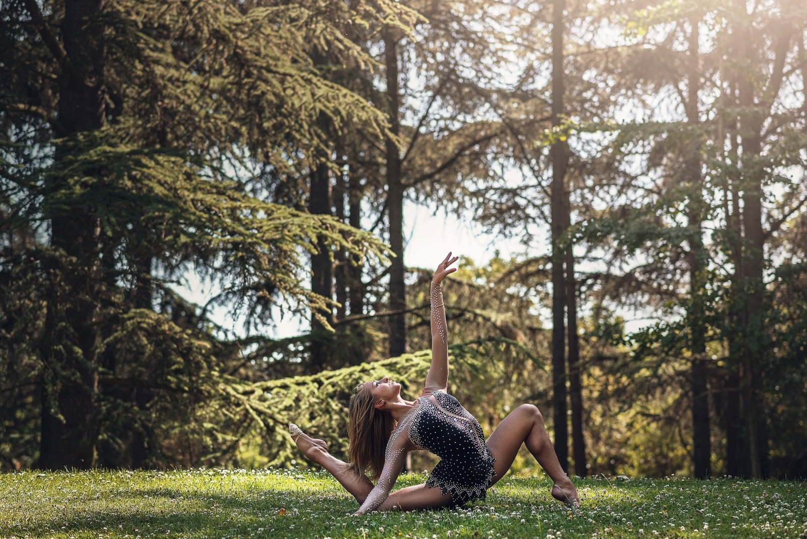Wallpaper women outdoors, dancer, lawn, woodland, physical fitness