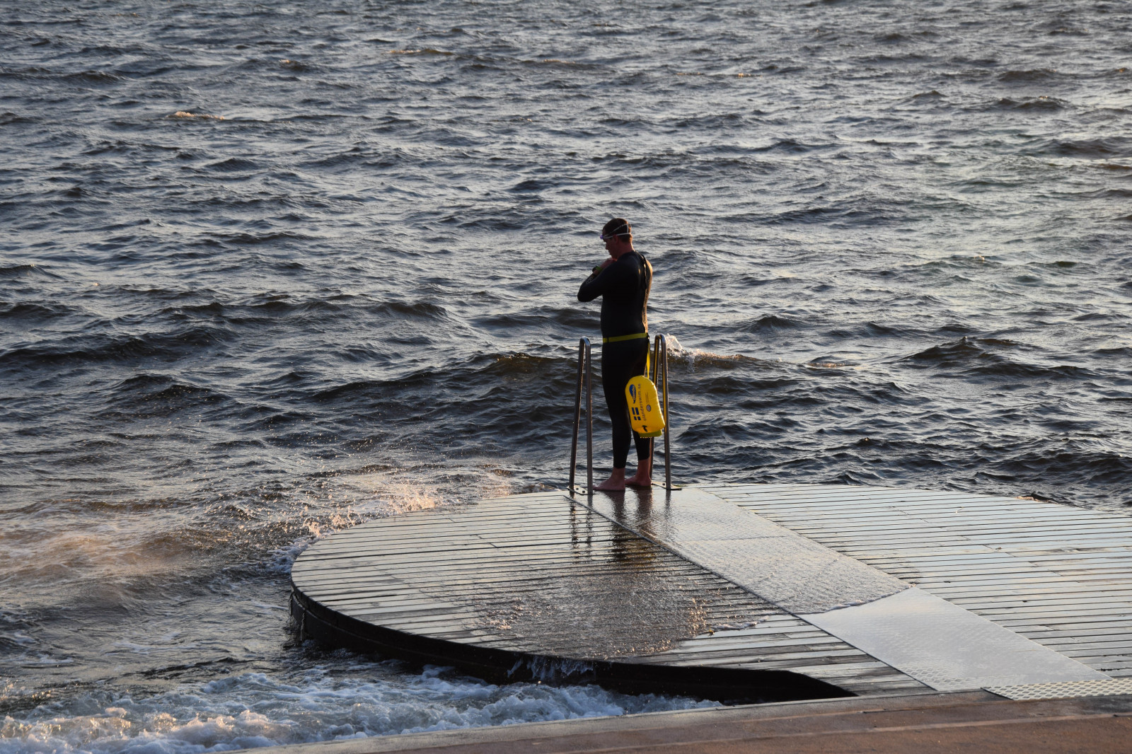 slunečnímu záření, lidé, moře, architektura, voda, pobřeží, písek, odraz, pláž, pobřeží, slunce, vítr, letní, Švédsko, surfování, pádlo, plachtění, oceán, vlna, v strahamnen, resund, Malmo, tr d cket, dřevěný, buidlings, lodičky, surf, mořská vlna, surfování zařízení a potřeby, vodní sport, povrchové vodní sporty