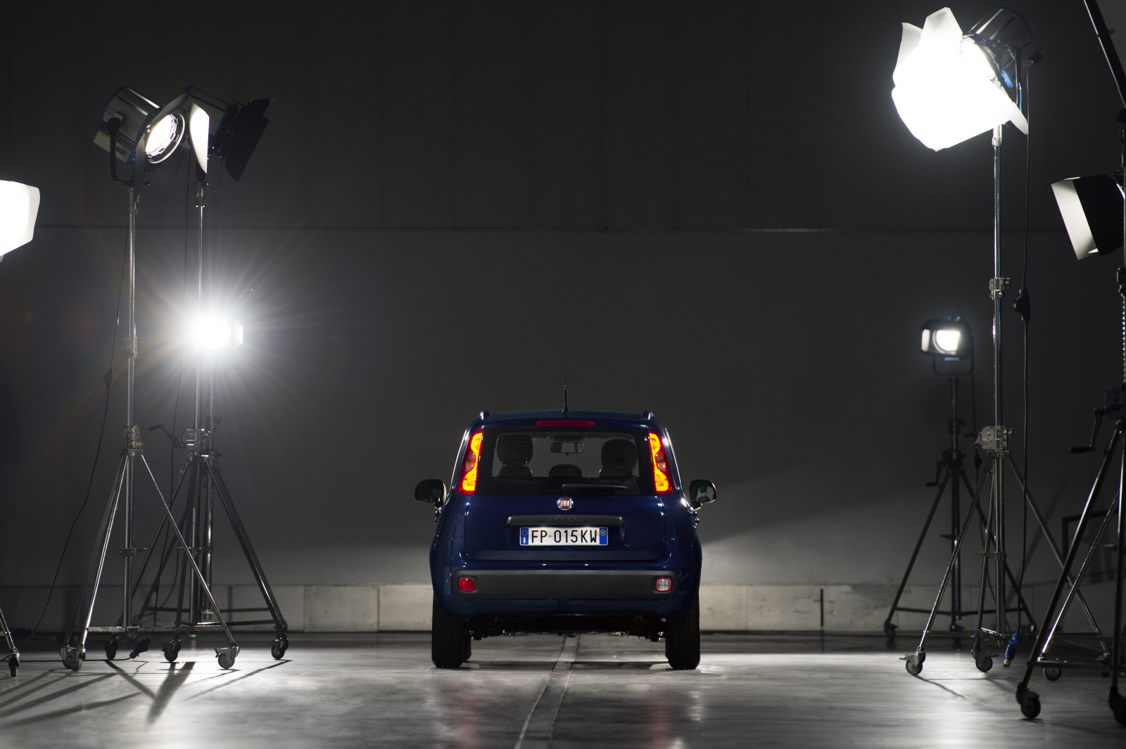 กลางคืน, รถ, ยานพาหนะ, 2015, FIAT, netcarshow, netcar, ภาพรถยนต์, ภาพรถ, แพนด้า K Way, เบา, แสง, การออกแบบยานยนต์, รถยนต์ทำ