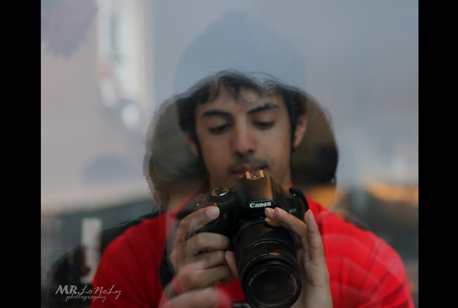 Červené, odraz, fotografování, hudba, Kánon, Osoba, zpěv, flickr, osamělý, fotografie, střílet, tričko, interakce, pan, pan osamělý