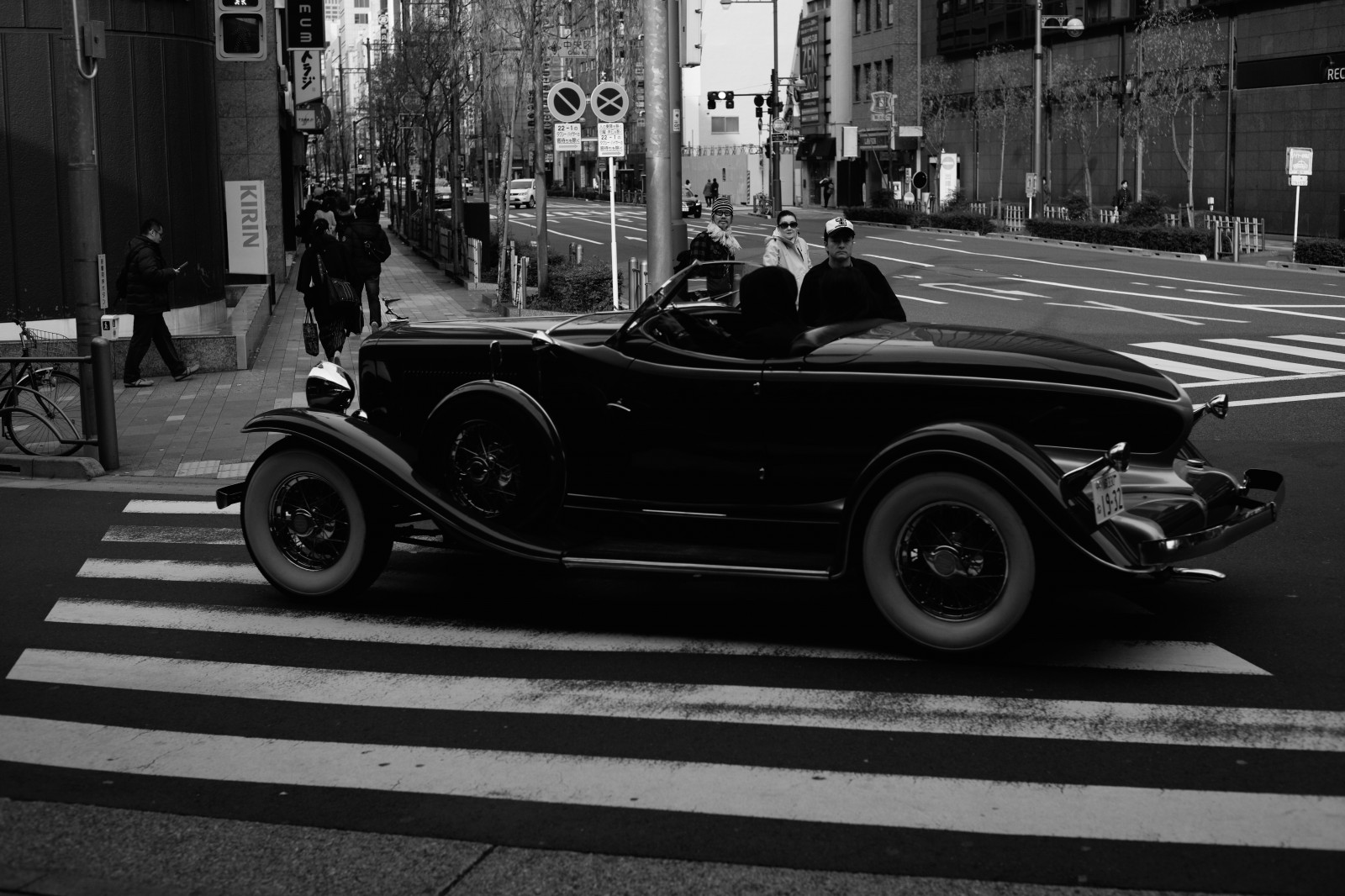 Japonsko, černobílý, auto, vozidlo, Leica, veteránem, Tokio, Hot Rod, limuzína, M, tělesné, kolo, Zeiss, carlzeiss, klasický, Shimbashi, leicam, typ240, planární, planar250, 250, shimbashistation, Černý a bílý, monochromatické fotografování, pozemní vozidla, automobilového designu, automobil make, luxusní vůz, motorové vozidlo, starožitný auto, cestovních vozů