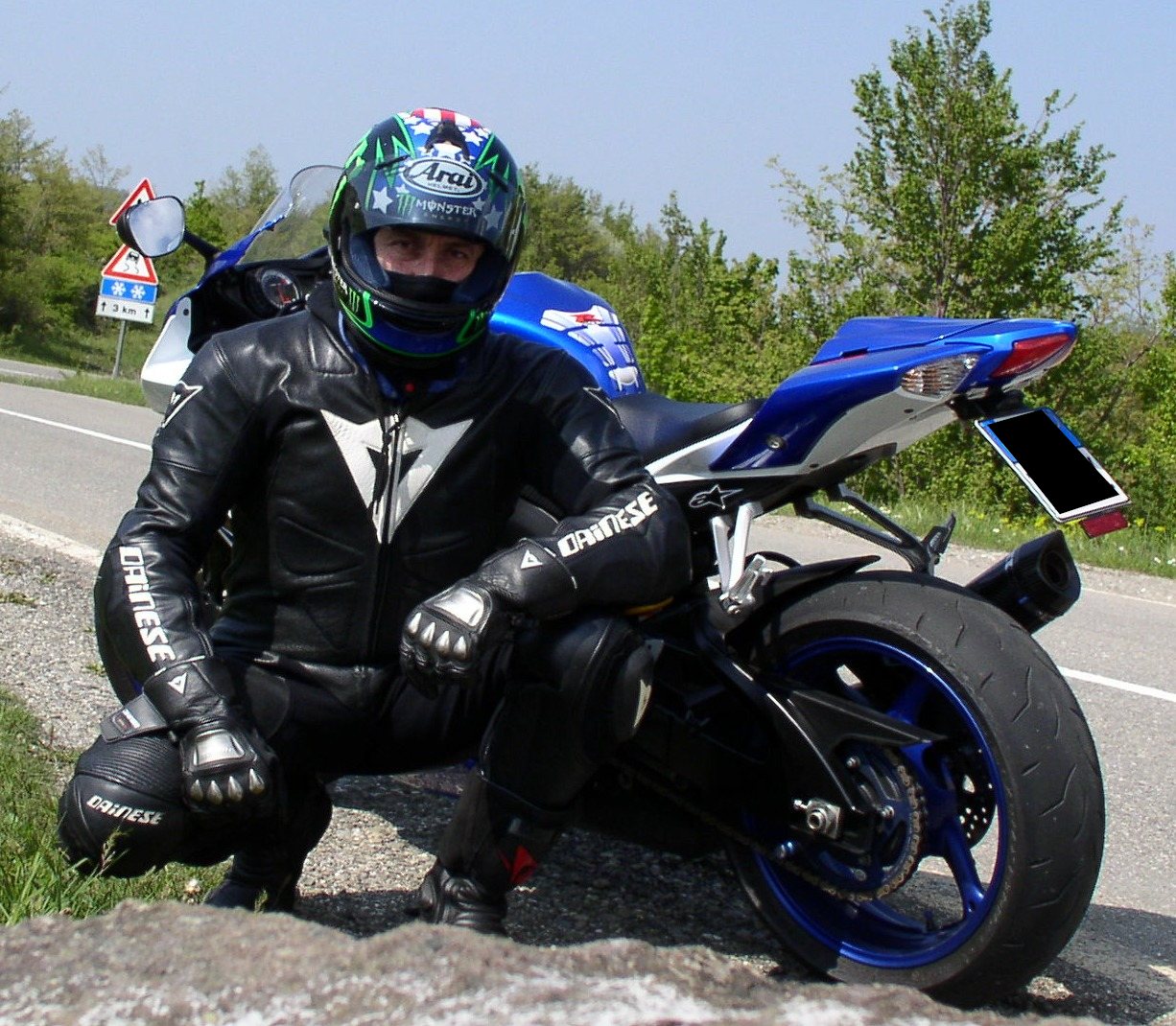 Landfahrzeug, Motorrad, Auto, Helm, Motorrad fahren, Fahrzeug, Kopfbedeckung, persönliche Schutzausrüstung, Rennen, Kraftfahrzeug, motorcycle accessories, Rennen, Straßenrennen, Superbike rennsport, Stuntman, Rad, Autoreifen, Autoteil, Motorradrennen, Sportausrüstung