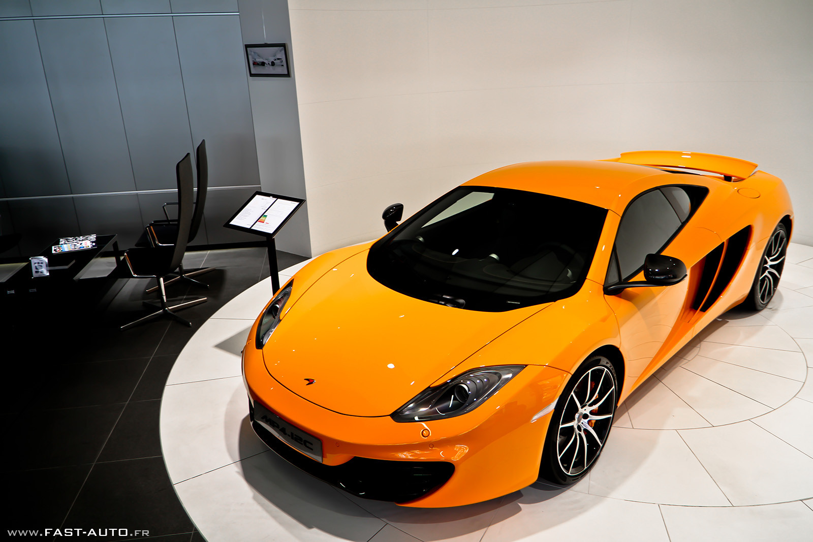 auto, show, město, Přátelé, světlo, lidé, městský, oranžový, slunce, barva, sexy, UMĚNÍ, milovat, móda, festival, mraky, Kánon, geotagged, zábava, fotografování, fotografie, model, gumák, Evropa, Drsný, den, fotky, rychle, Ferrari, McLaren, showroom, Enzo, mp4, Laren, koncese, Maclaren, iPhone, Gemballa, 12c, Fastauto, Koncesionář, worldcars, iphoneografie, mp412c, instagramapp, Fastautofr, Neubaeur