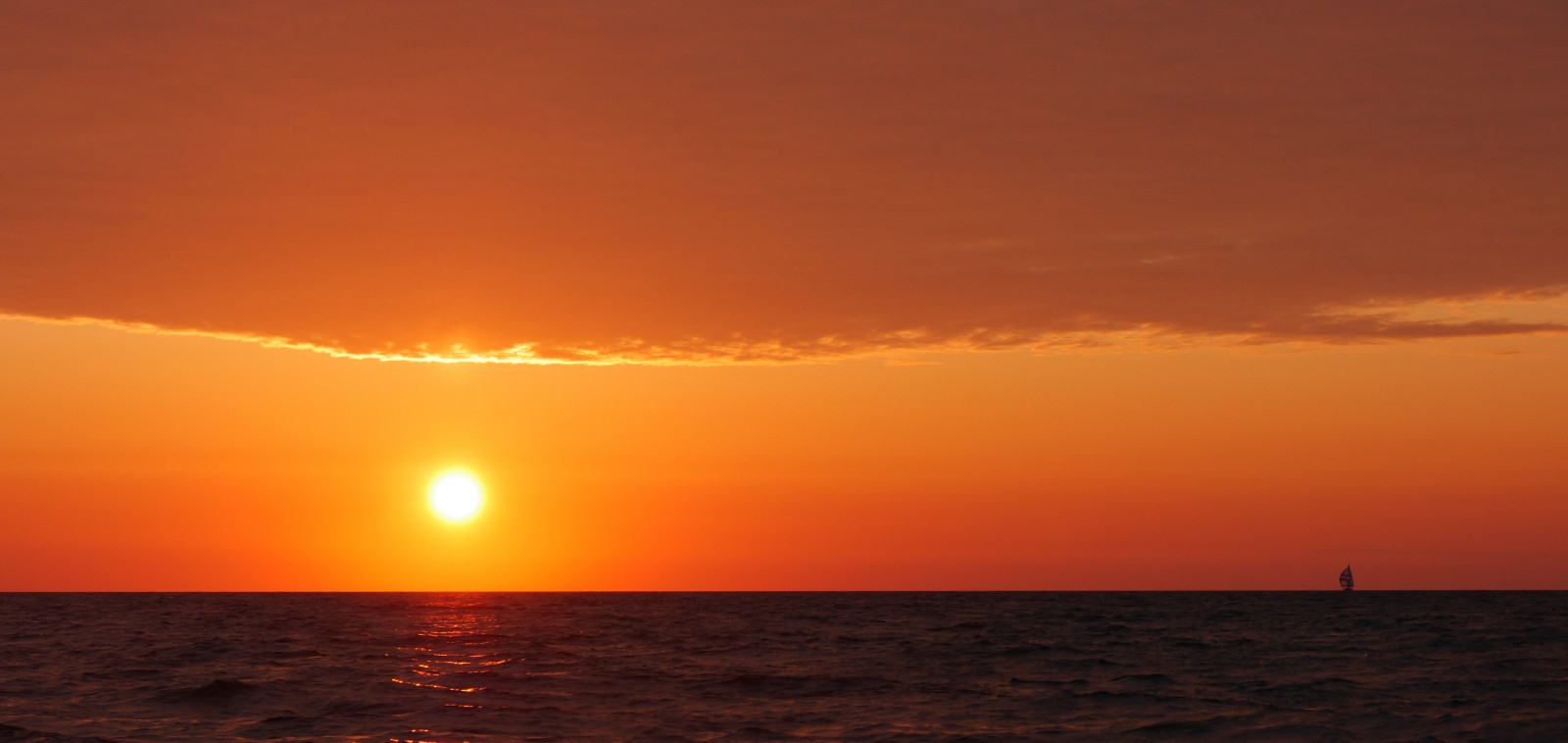 slunečnímu záření, loď, loď, západ slunce, moře, Červené, nebe, svítání, uklidnit, večer, ráno, slunce, horizont, atmosféra, soumrak, Chorvatsko, romantický, plachtění, Pula, mrak, svítání, oceán, plachta, ngc, Jadran, odlesk, červená obloha v dopoledních hodinách