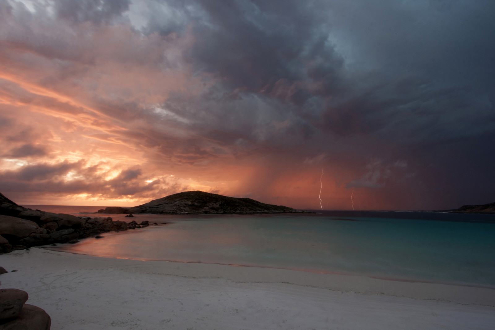 sollys, landskab, farverig, hvid, mørk, solnedgang, hav, Bugt, bakke, vand, kyst, sand, rød, afspejling, himmel, regn, skyer, strand, solopgang, berolige, lyn, storm, bakker, aften, morgen, kyst, Sol, Canon, orange, vind, horisont, atmosfære, klipper, turkis, ø, skumring, torden, Australien, sæt, Sky, vejr, daggry, ocean, tordenvejr, bølge, dårlig, rememberthatmomentlevel1, rememberthatmomentlevel2, rememberthatmomentlevel4, rememberthatmomentlevel3, rememberthatmomentlevel9, rememberthatmomentlevel5, rememberthatmomentlevel6, besteverexcellencegallery, loch, efterglød, krop af vand, vind-bølge, meteorologisk fænomen, cumulus, fænomen, skræmmende, cloudformation, Esperance, canongroup, canonshot, coastal and oceanic landforms