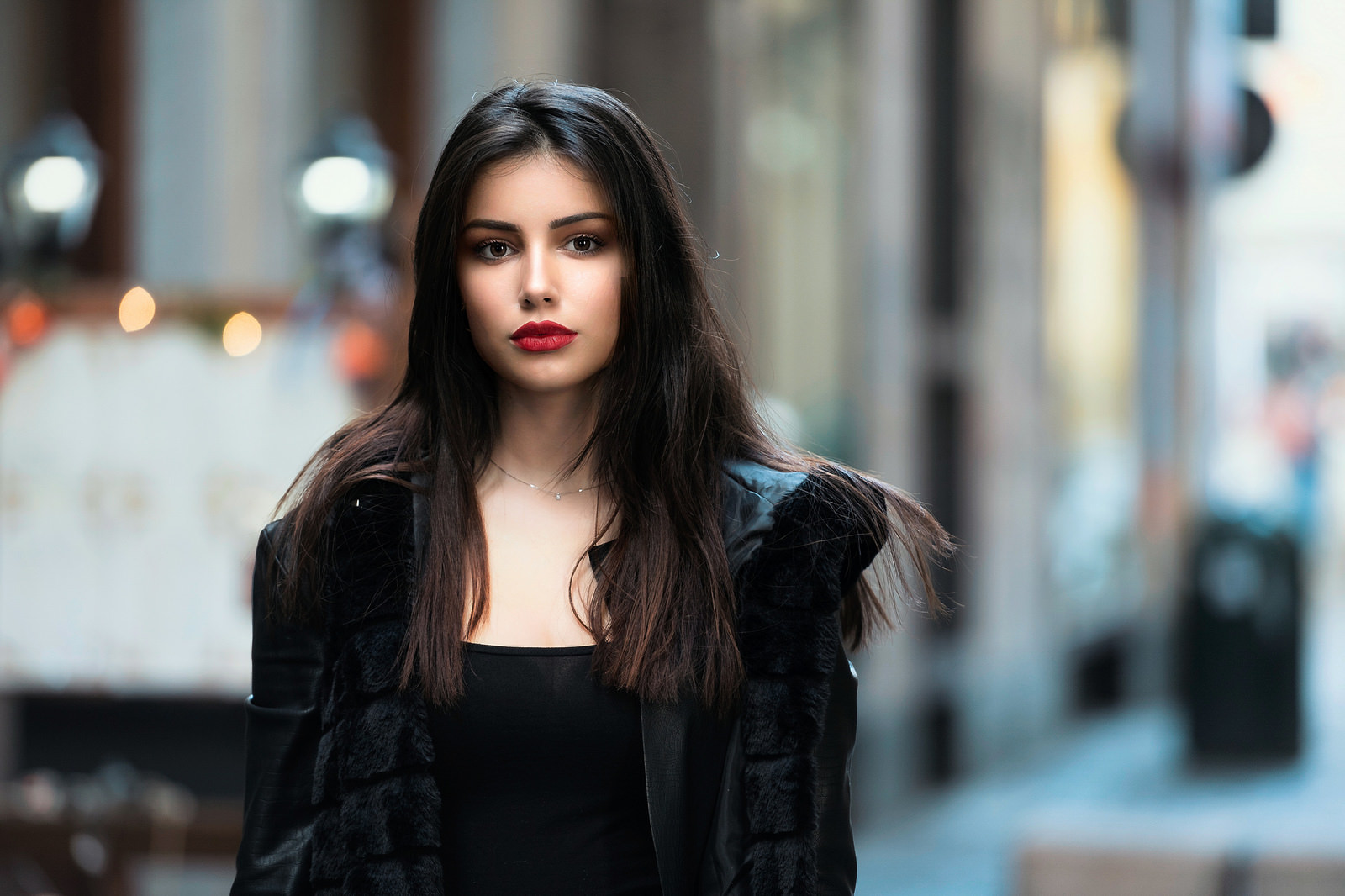 Braune haare schwarze kleidung Braune haare schwarze kleidung
