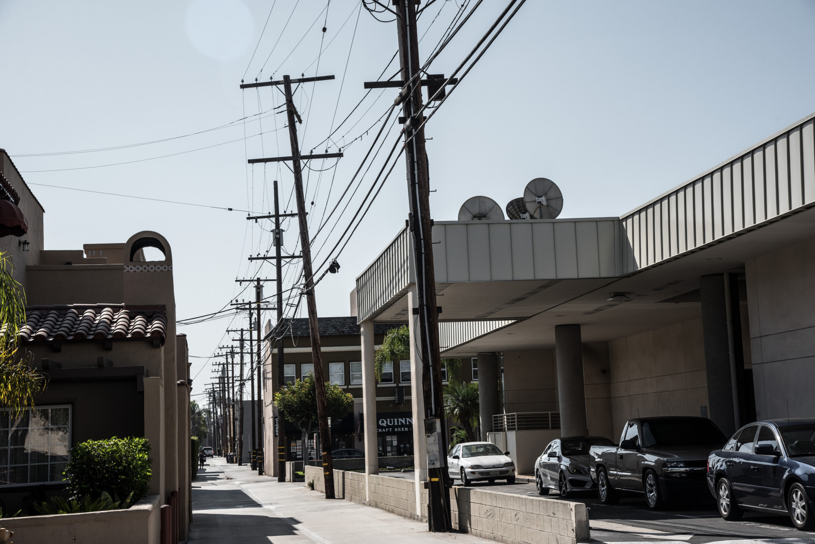 Kalifornie, stromy, nebe, cars, banka, dlouhá pláž, dráty, transformátory, ulička, stožáry, HTT, Belmontshore, project365, telegraphtuesday, nikond750, Týdně, Fadeddesaturatedcolours