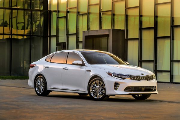 car,vehicle,side view,Sedan,Kia,white