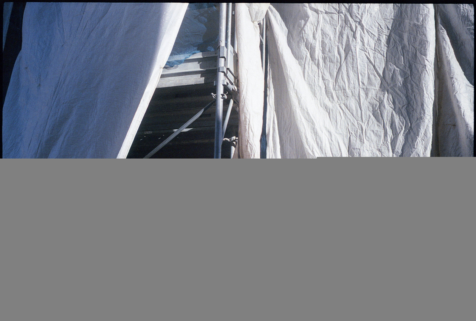 Leica, Leitz, Wetzlar, M, film, 35MM, objektiv, 35, rozvíjející se, ulice, summaron, summaron35, M2, černobílý, dálkoměr, streetphotography, pellicola, analogový, analog, negativní, analogico, argentique, architettura, STRUTTURA, di, un, edificio, allaperto, persone, interni, surreale, Pozadí, strada, LTM, 2016, portrét, barva, Evropa, 400, colorneg, Milán, Milano, Itálie, Italia, ishootfilm, shootfilm, analogphotography, Trama, profondit, campo, fotoaparát značky kodak, zlato