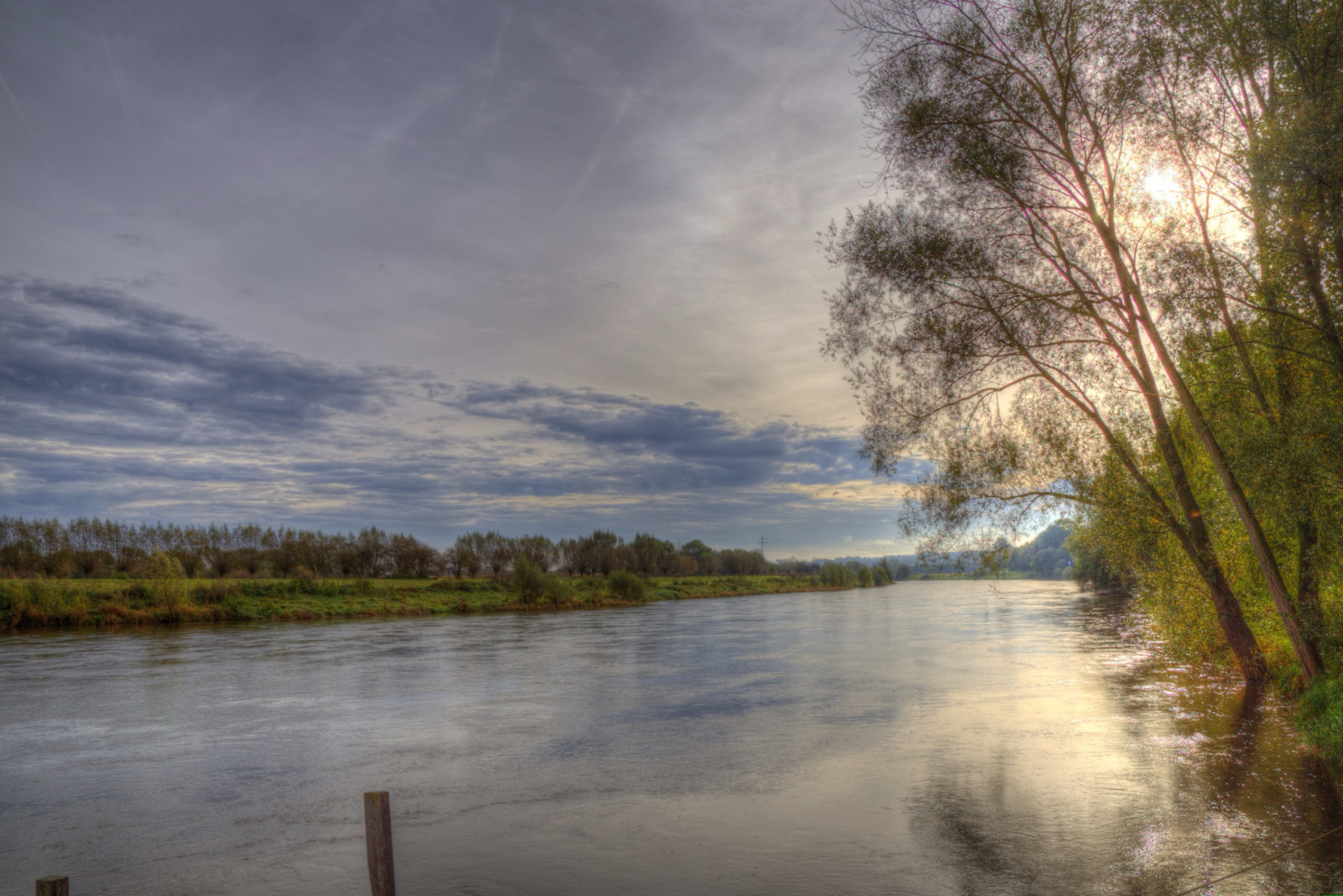 slunečnímu záření, stromy, krajina, podzim, jezero, voda, Příroda, odraz, tráva, nebe, mraky, uklidnit, večer, ráno, Německo, řeka, slunce, HDR, horizont, atmosféra, banka, mokřadní, 2014, světlo, mrak, Krásná, strom, podzim, zakalený, den, flickr, Landschaft, svítání, rostlina, sezóna, barva, nebe, venkov, natur, deutschland, vodní tok, Soleil, ciel, mraky, zajímavý, nádrž, skvělý, Herbst, wasser, mraky, syn, eau, Německo, licht, Photomatix, b UME, Lumiere, zpracovává se, arbres, kapesní, weser, Bad Oeynhausen, westfalen, Ostwestfalen, autonne, jezero, vodní, tělo z vody, meteorologický jev, lužní, vodní zdroje, fluvial landforms of streams