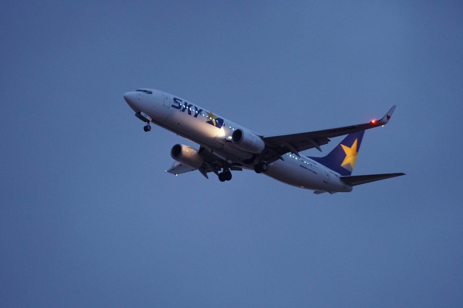 Japonsko, vozidlo, letoun, letadlo, Boeing, Boeing 777, Sony, Tokio, letectvo, Boeing 737, Let, Vzlétnout, letadlo, CC, letectví, křídlo, a6300, 6300, CreativeCommons, fe70200mm, fe70200mmf4goss, letecká linka, Atmosféra Země, letecká doprava, aerospace engineering, dopravní letoun linkový, proudová letadla, širokým trupem letadla, úzké tělo letadla, Boeing 737 příští generace