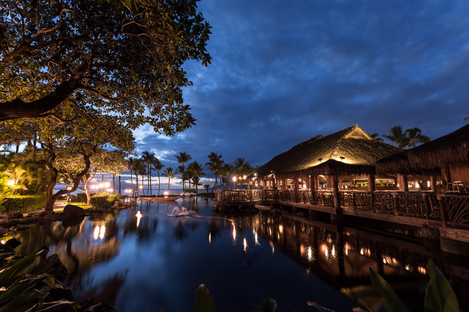 Wallpaper sunset, fish, building, fountain, statue, dinner, Hawaii