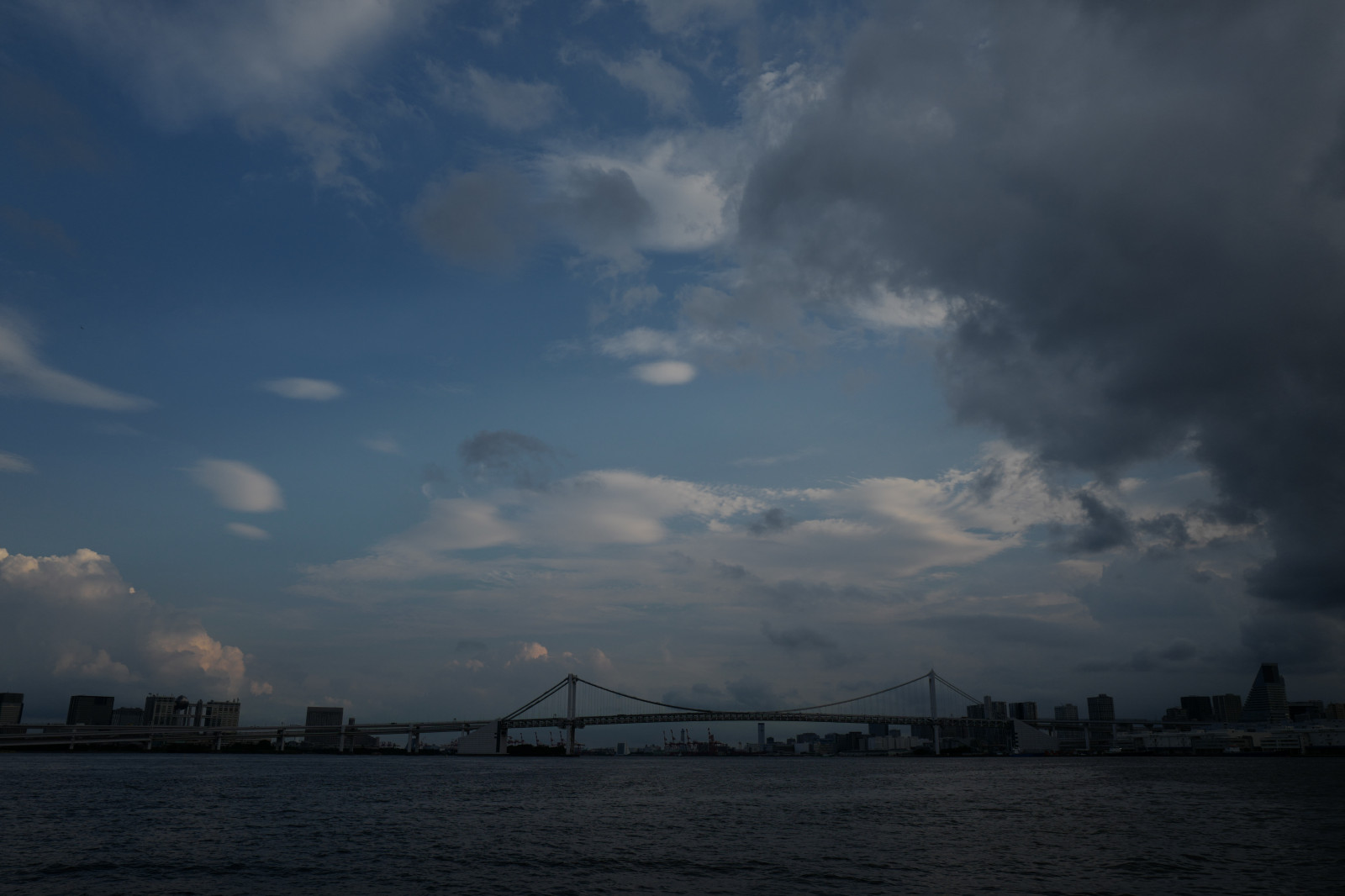 Japón, luz de sol, puesta de sol, mar, cielo, amanecer, horizonte, noche, Mañana, puente, horizonte, oscuridad, Leica, Tokio, Jp, R, nube, nublado, clima, amanecer, Oceano, puente de arcoiris, Tokio, Summilux, Leicaq, Summilux1728, Q, 1728, Toyomi, Tokybay, Fenómeno atmosférico, Fenómeno meteorológico
