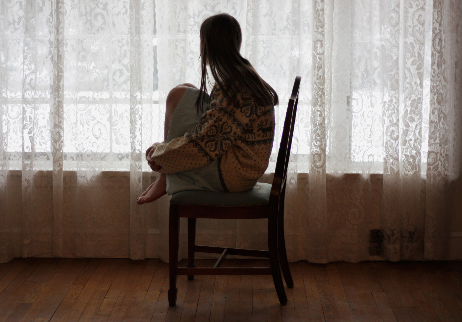 ritratto, finestra, seduta, tavolo, legna, divano, sedia, le tende, pizzo, adolescente, leggero, ragazza, finestre, pavimento, 365, mobilia, auto ritratto, spalla, pavimentazione, Urban Outfitters, pavimento in legno