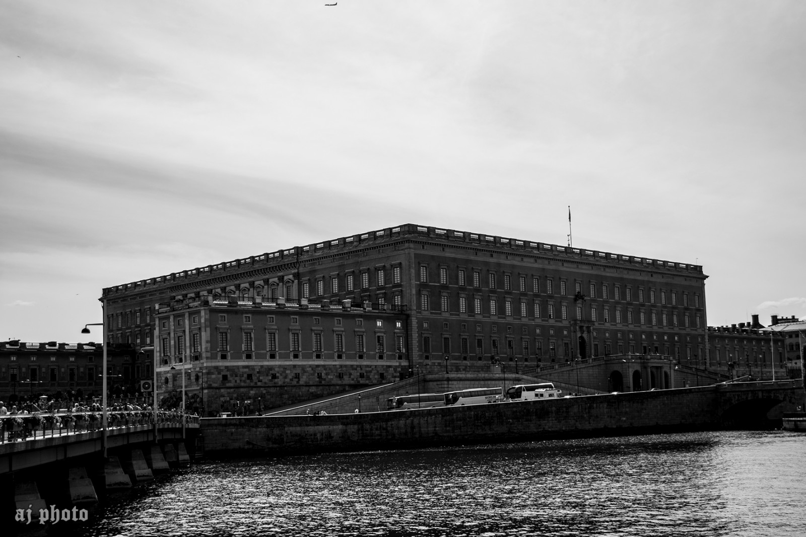 černobílý, město, panoráma města, architektura, voda, budova, odraz, nebe, večer, hrad, most, řeka, letní, Stockholm, Švédsko, metropole, palác, Sverige, mrak, byggnad, slott, sommar, gamlastan, staré Město, mezník, nikond5200, fasáda, vodní, Černý a bílý, monochromatické fotografování, Paláce