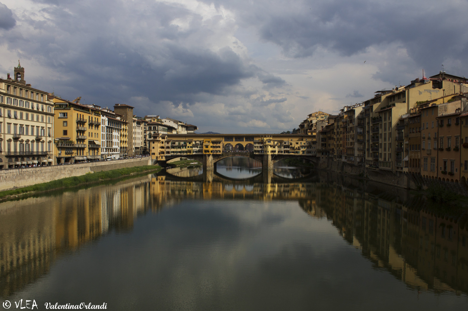 landskab, bybilledet, Italien, vand, afspejling, fotografering, aften, morgen, bro, flod, Firenze, by, Firenze, skumring, kanal, Toscana, arno, Pontevecchio, vandveje, landskabsform, geografisk funktion, krop af vand, vlea
