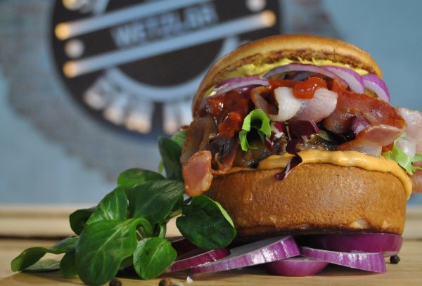 hamburger,bacon,meat,bread,vegetables