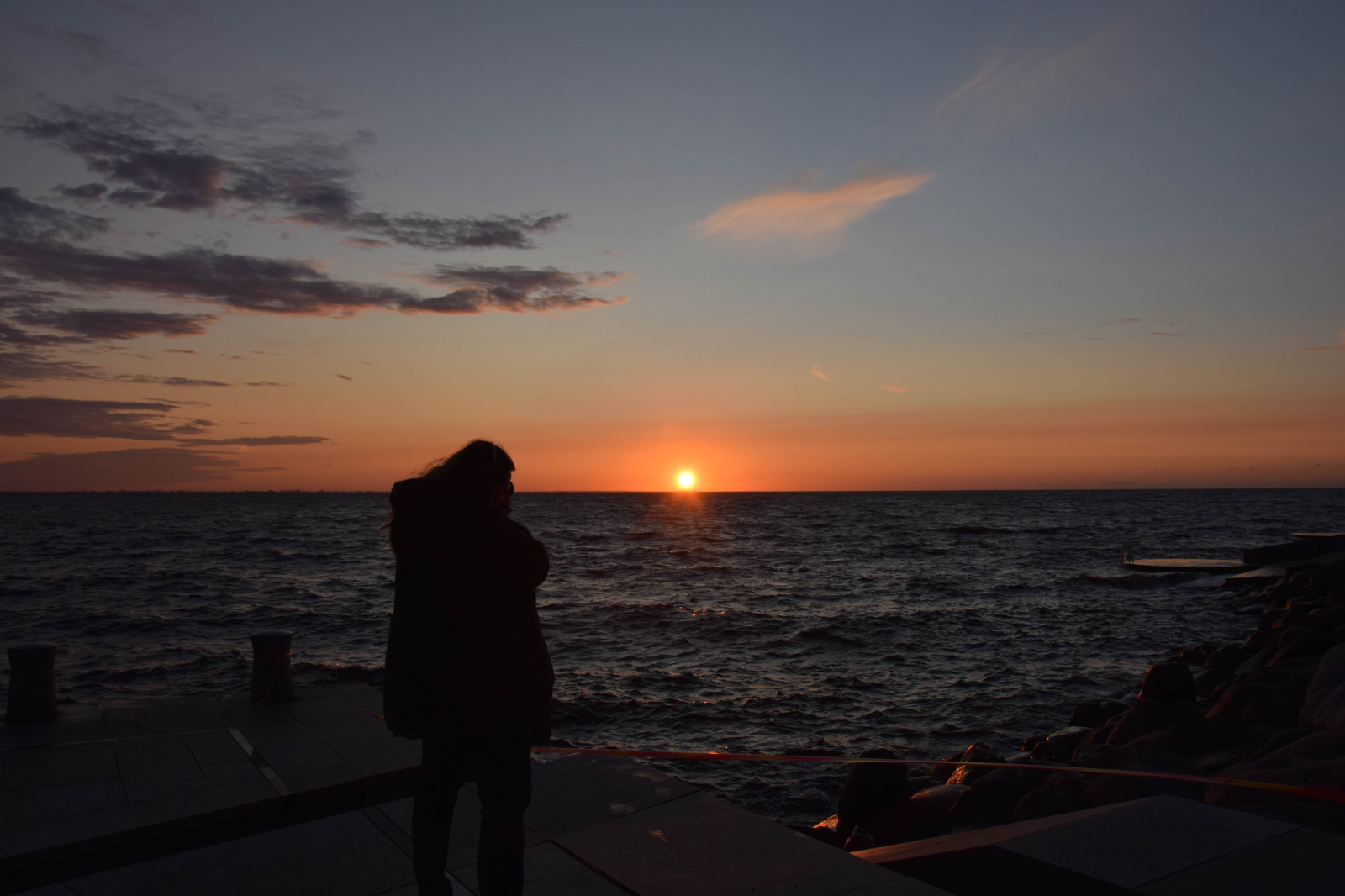 slunečnímu záření, západ slunce, moře, záliv, voda, pobřeží, nebe, mraky, pláž, svítání, večer, ráno, pobřeží, oranžový, horizont, pelerína, Švédsko, soumrak, svítání, oceán, siluety, vlna, resund, solnedg ng, Malmo, siluetter, odlesk, mořská vlna