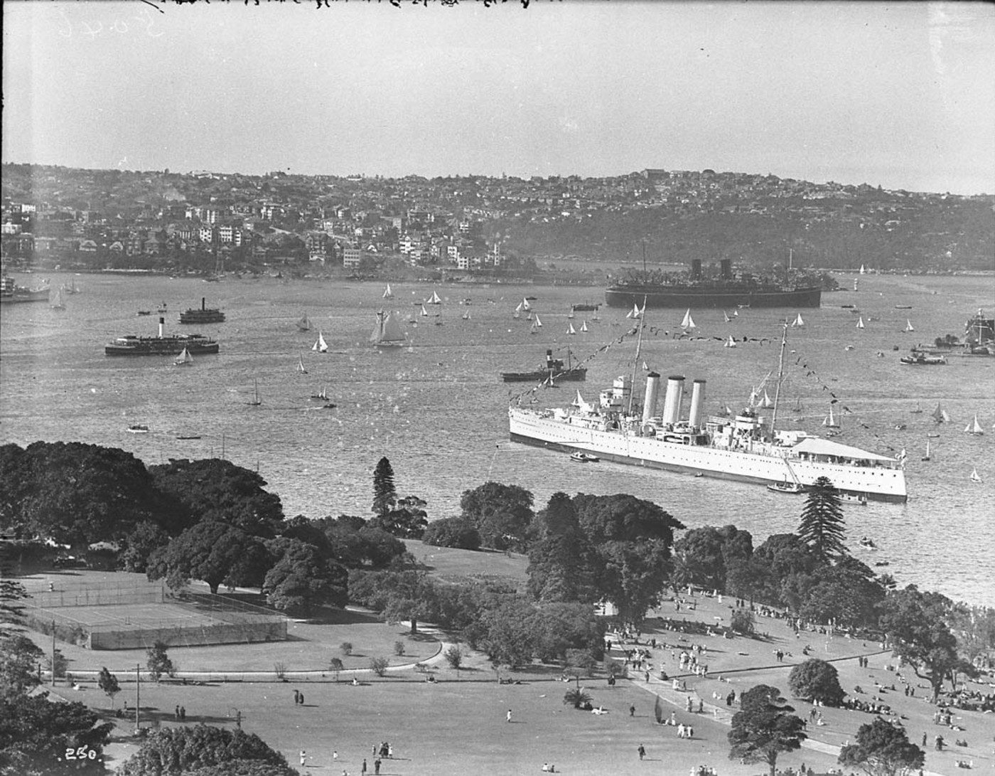 เรือ, เรือเดินสมุทร, ดำและขาว, เรือบรรทุกสินค้า, เรือรบ, เรือโดยสาร, ถ่ายภาพขาวดำ, ขาวดำ, พิฆาต, เรือลาดตระเวนหนัก, เรือดำน้ำล่าม, เรือตอร์ปิโด, เรือรบ, เรือข้ามฟาก, เรือ