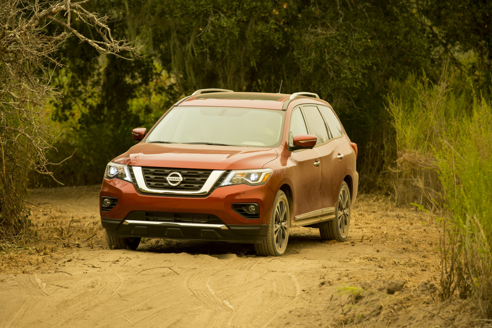 bil, køretøj, Nissan, Honda, Pathfinder, netcarshow, netcar, bil billeder, bil foto, 2017, jord køretøj, bildesign, automotive exterior, bil make, kofanger, crossover sUV, sport utility køretøj, off road, kompakt SUV, Firhjulstrækker