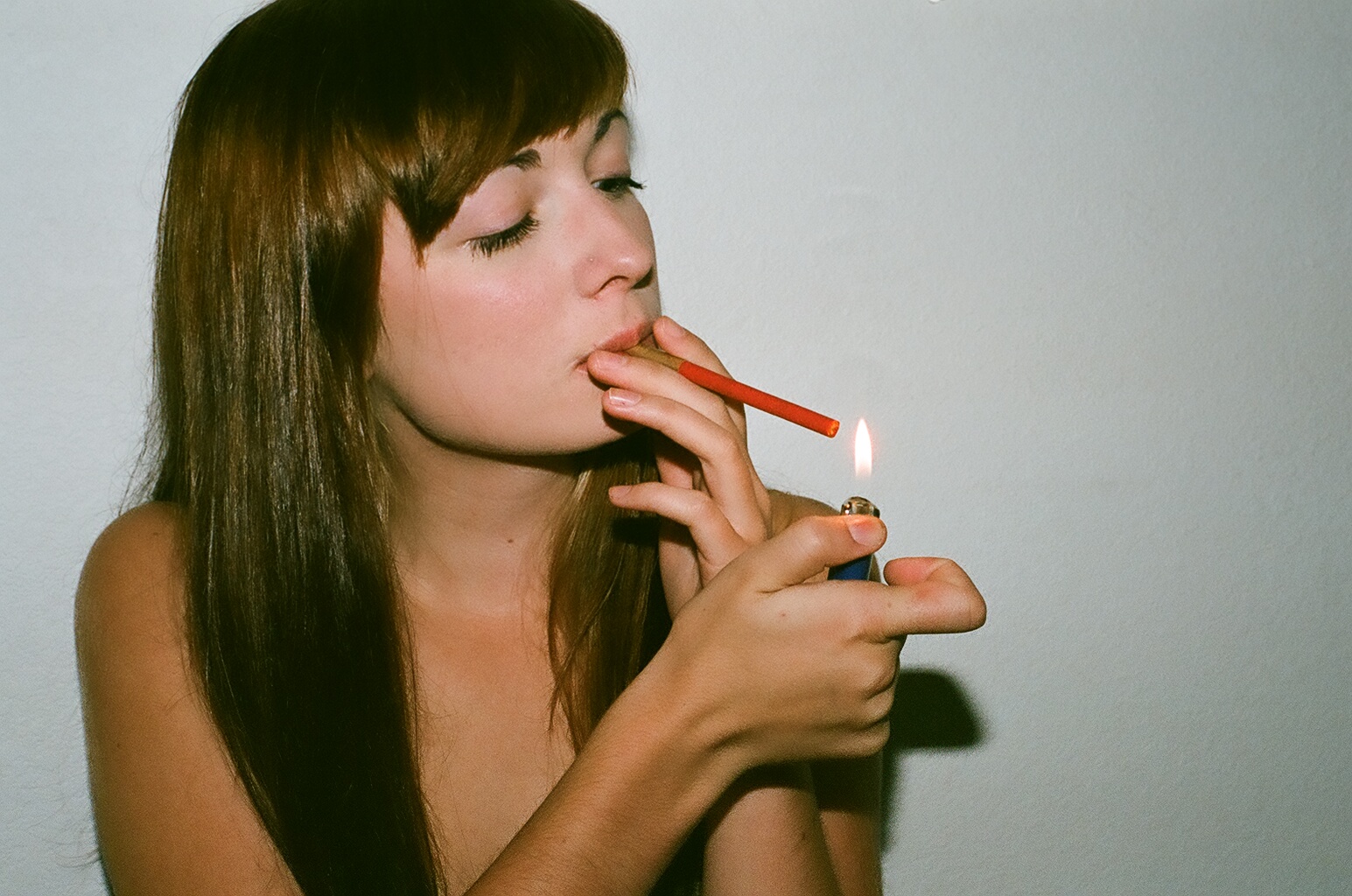 ret, dívka, hnědé vlasy, ofina, zábava