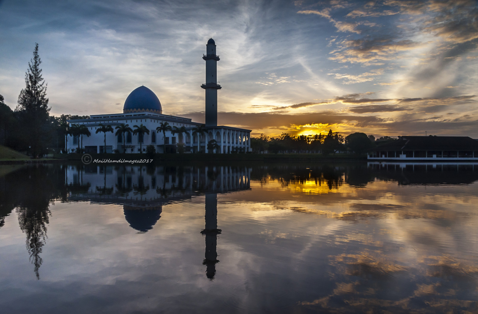 krajina, západ slunce, moře, panoráma města, jezero, voda, budova, odraz, nebe, svítání, uklidnit, modrý, večer, ráno, zrcadlo, mešita, řeka, horizont, atmosféra, Nikon, soumrak, mrak, svítání, oblohy, modrá obloha, mezník, během dne, d90, turistická atrakce, počítač tapeta, sigma1750mmf28, odrážející bazén, výhled na jezero, mailhamdiimages, mailhamdi, Masjiduniten, Uniten, Raymaster, Kajanglandmark, Universititenaganasional