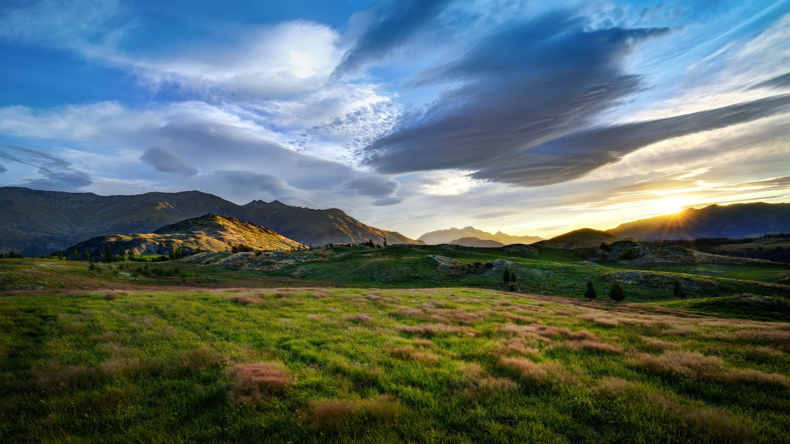 slunečnímu záření, krajina, západ slunce, kopec, Příroda, tráva, nebe, pole, mraky, svítání, večer, ráno, horizont, panoráma, údolí, divočina, soumrak, plošina, mrak, hora, svítání, lučina, zemědělství, louka, prostý, vysočina, prérie, jezero, venkov, přírodní prostředí, atmosférický jev, horských reliéf, geografický rys, pohoří, klesl