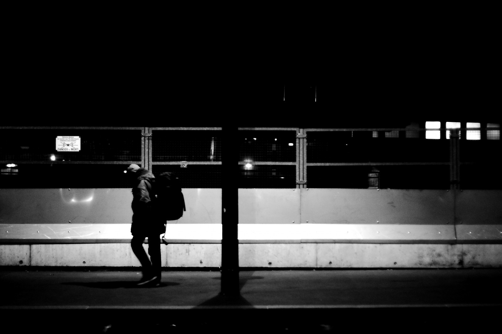 Strassenlicht, Weiß, schwarz, einfarbig, Nacht-, Betrachtung, Himmel, Schatten, Fotografie, Silhouette, Tasche, Mitternacht, Infrastruktur, Winkel, Licht, Beleuchtung, Straßenansicht, Linie, Foto, Dunkelheit, Nuit, Noiretblanc, Blackandwithe, Foto, Schnappschuss, Urbanarte, Paris13, Photopascalcolin, Sack, Schwarz und weiß, Monochrome fotografie, Film Noir