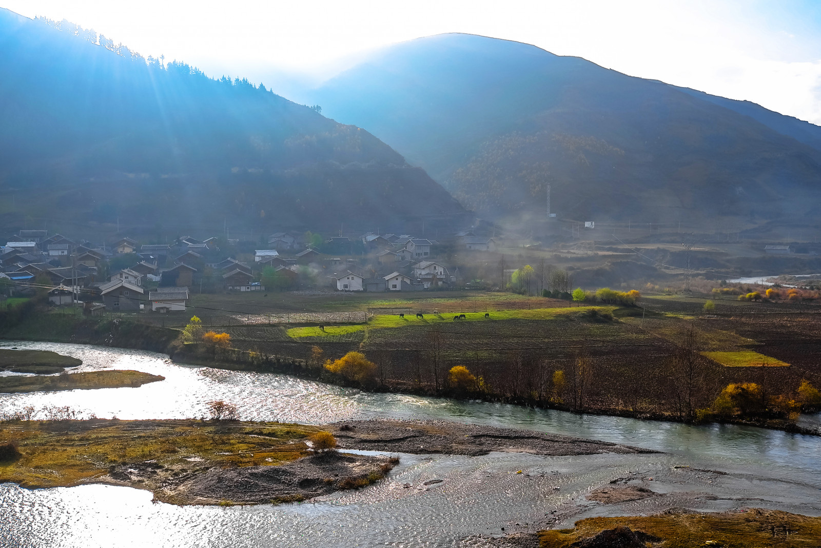 landskab, hav, bakke, sø, natur, afspejling, morgen, kyst, flod, by, dal, ødemark, plateau, Hamlet, Sky, scene, bjerg, reservoir, highland, loch, landdistrikt, atmosfærisk fænomen, bjergrige landskabsformer, landskabsform, geografisk funktion, luftfotografering, bjergkæde