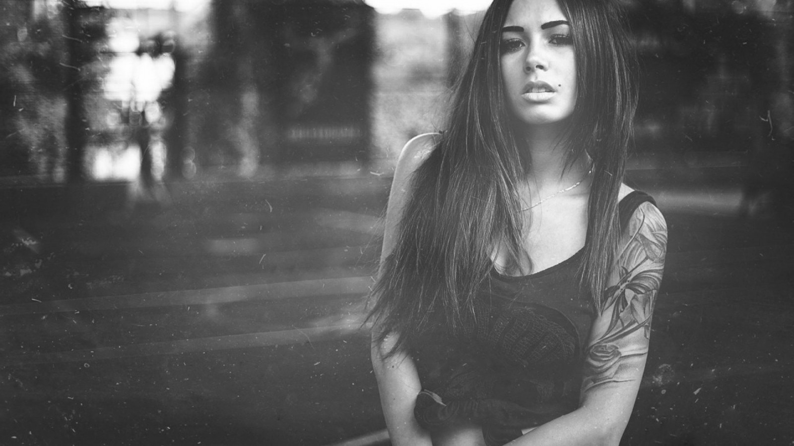 hvid, sort, Kvinder, monokrom, model, portræt, langt hår, sidder, fotografering, tatovering, emotion, Person, Diana Melison, pige, skønhed, dame, fotografi, mørke, billede, sort og hvid, monokrom fotografering, humane positioner, portrætfotografering, Photo shoot, film noir, nøgenmodel